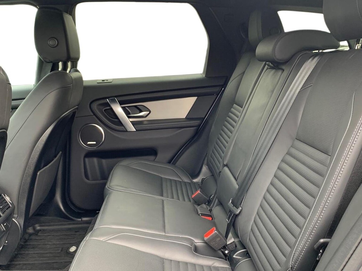 Used Land Rover Discovery Sport 2025 for sale - 76352461: Photo 4