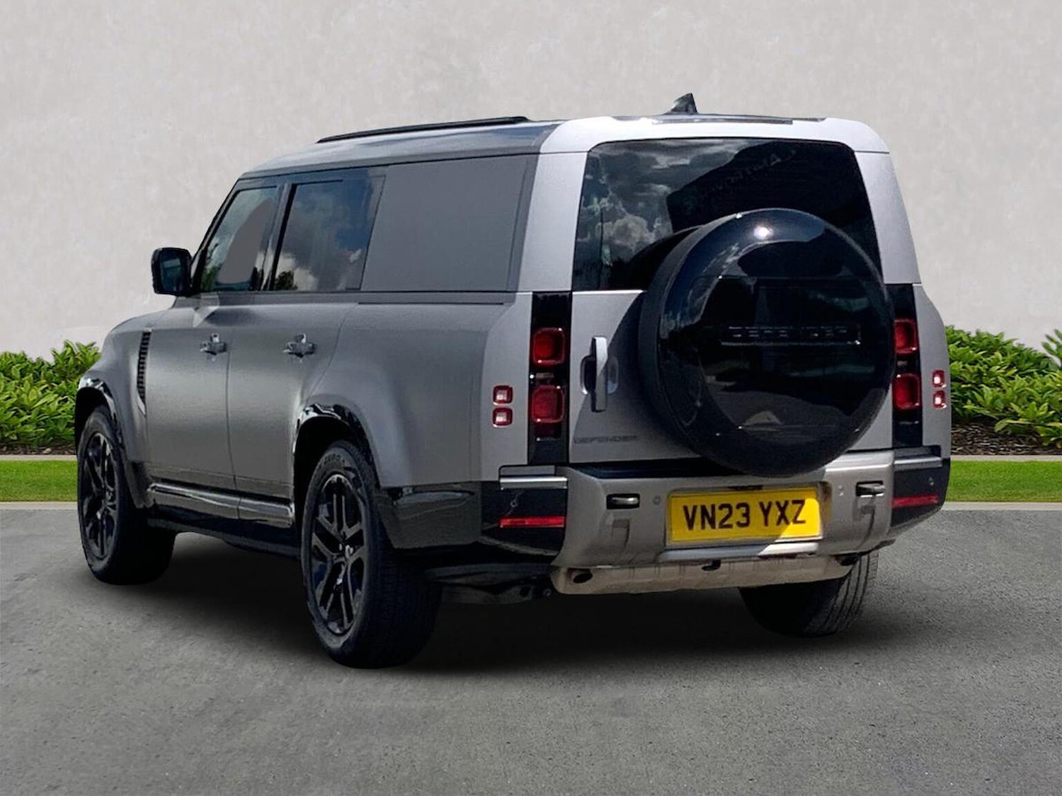 Used Land Rover Defender 2023 for sale - 76951184: Photo 2