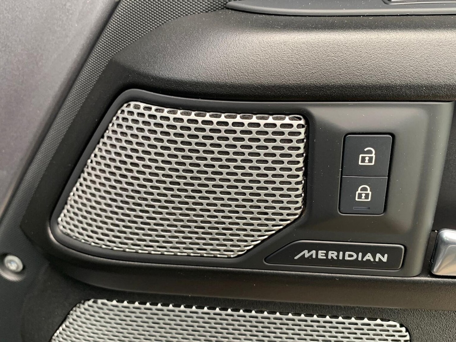 Used Land Rover Defender 2023 for sale - 76951184: Photo 24