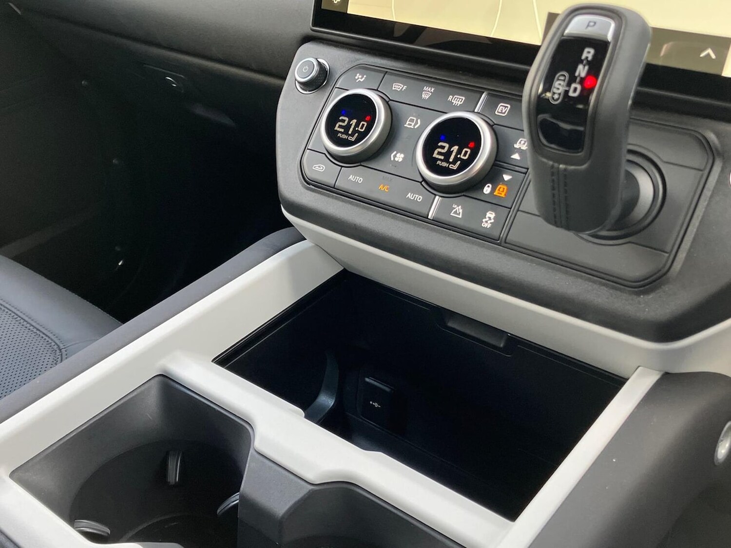 Used Land Rover Defender 2025 for sale - 78191600: Photo 15