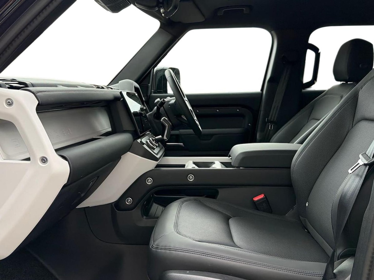 Used Land Rover Defender 2025 for sale - 78191600: Photo 5