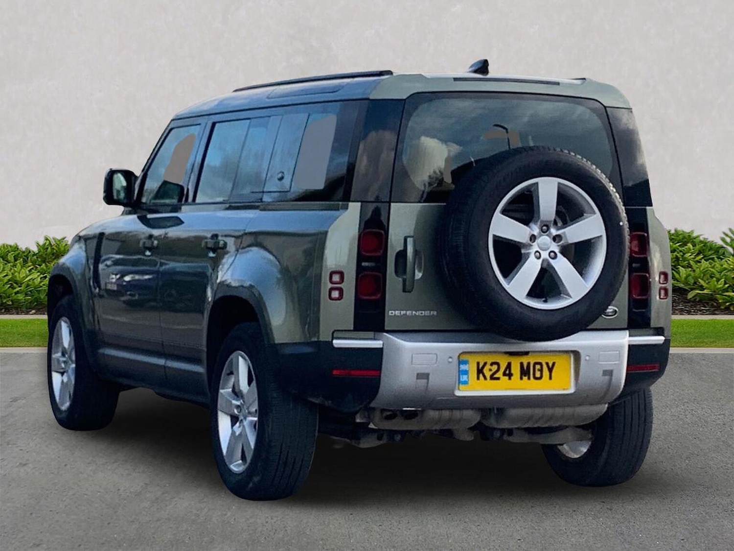 Used Land Rover Defender 2023 for sale - 76387193: Photo 2