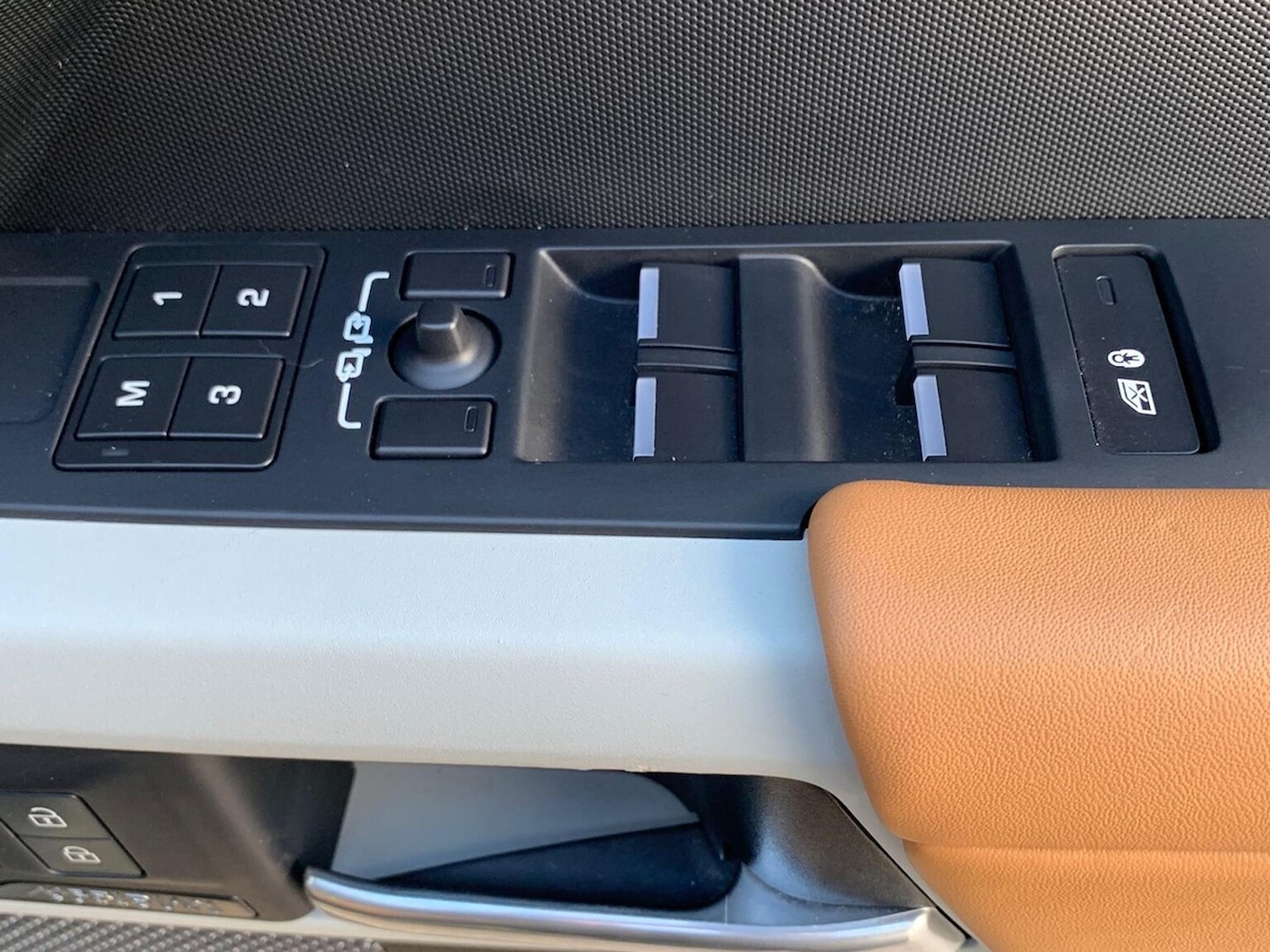 Used Land Rover Defender 2023 for sale - 76387193: Photo 31