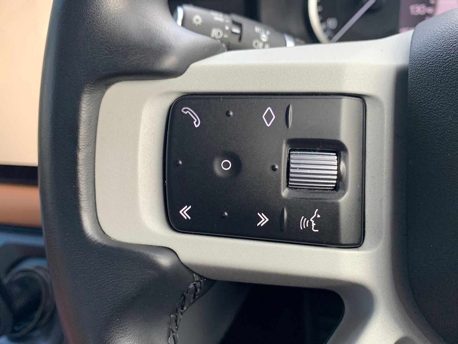 Used Land Rover Defender 2023 for sale - 76387193: Photo 42