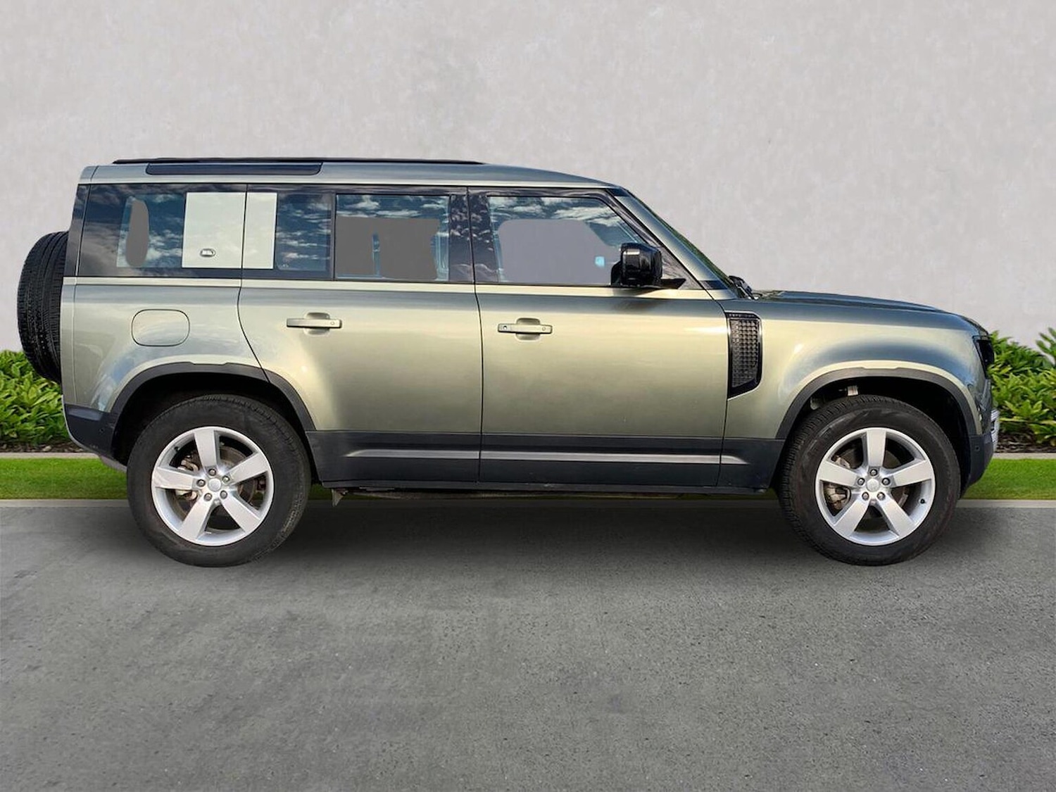 Used Land Rover Defender 2023 for sale - 76387193: Photo 5
