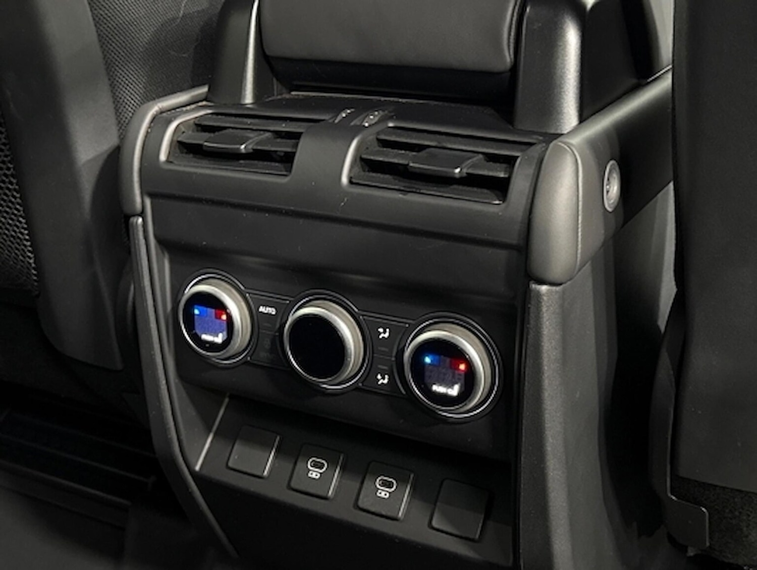 Used Land Rover Defender 2025 for sale - 78064447: Photo 18