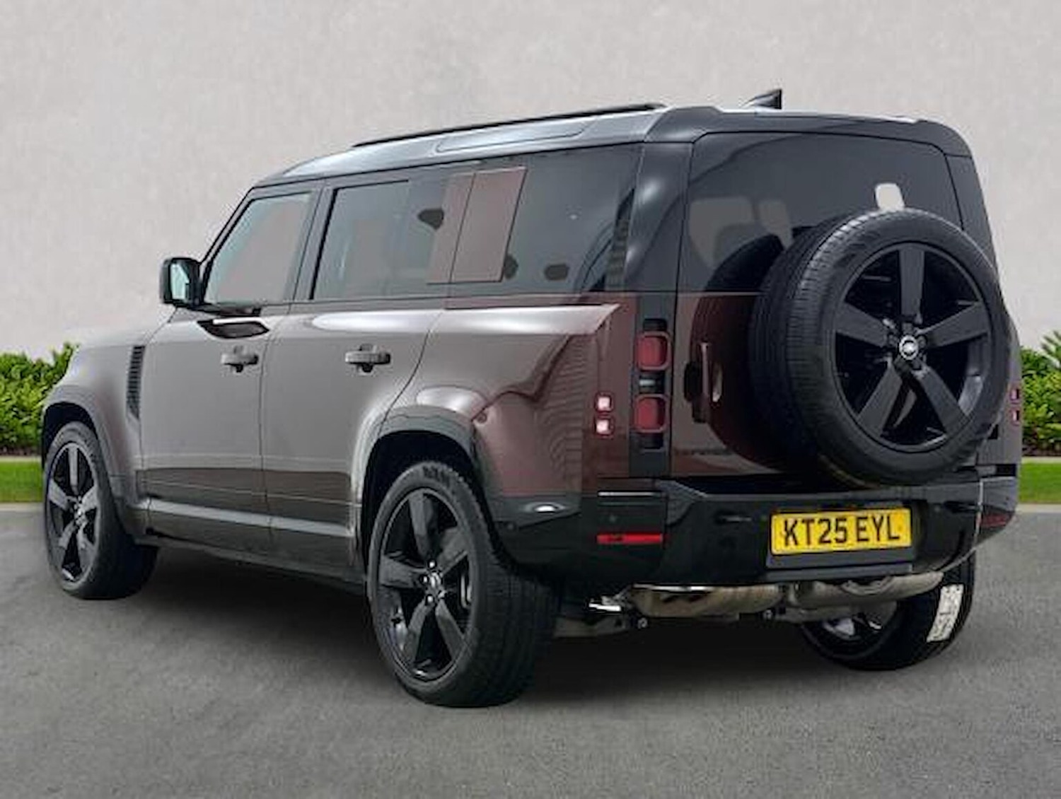 Used Land Rover Defender 2025 for sale - 78064447: Photo 2