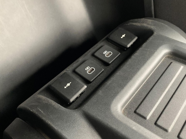 Used Land Rover Defender 2023 for sale - 76287209: Photo 18