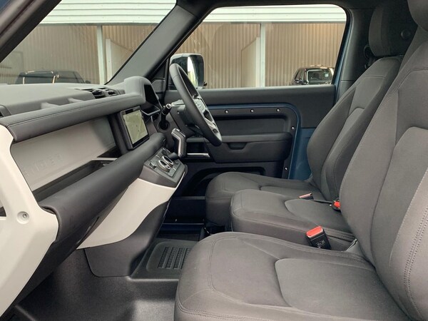 Used Land Rover Defender 2023 for sale - 76287209: Photo 3