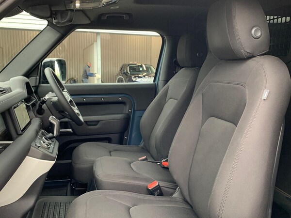 Used Land Rover Defender 2023 for sale - 76287209: Photo 4