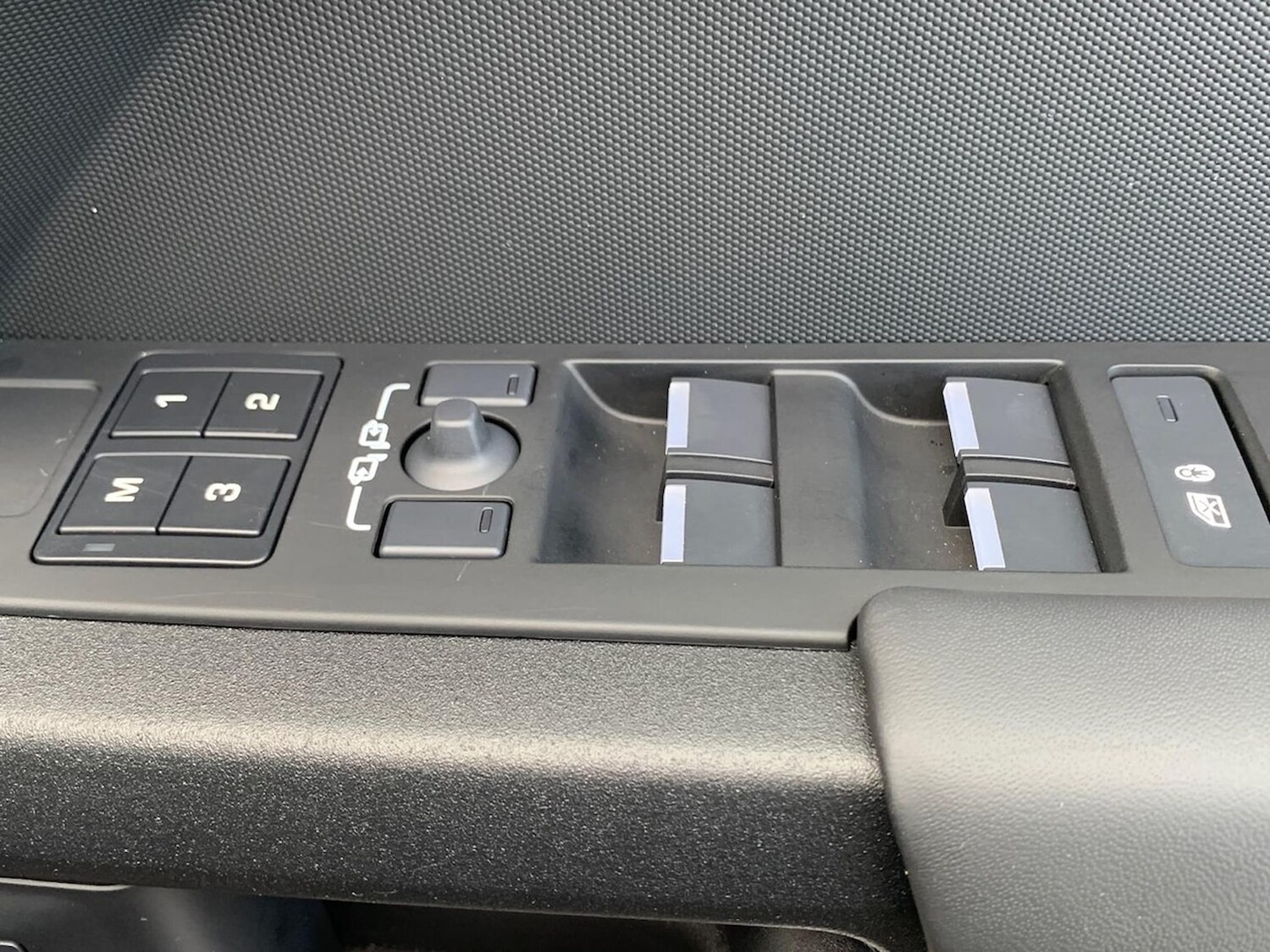 Used Land Rover Defender 2025 for sale - 76352465: Photo 25