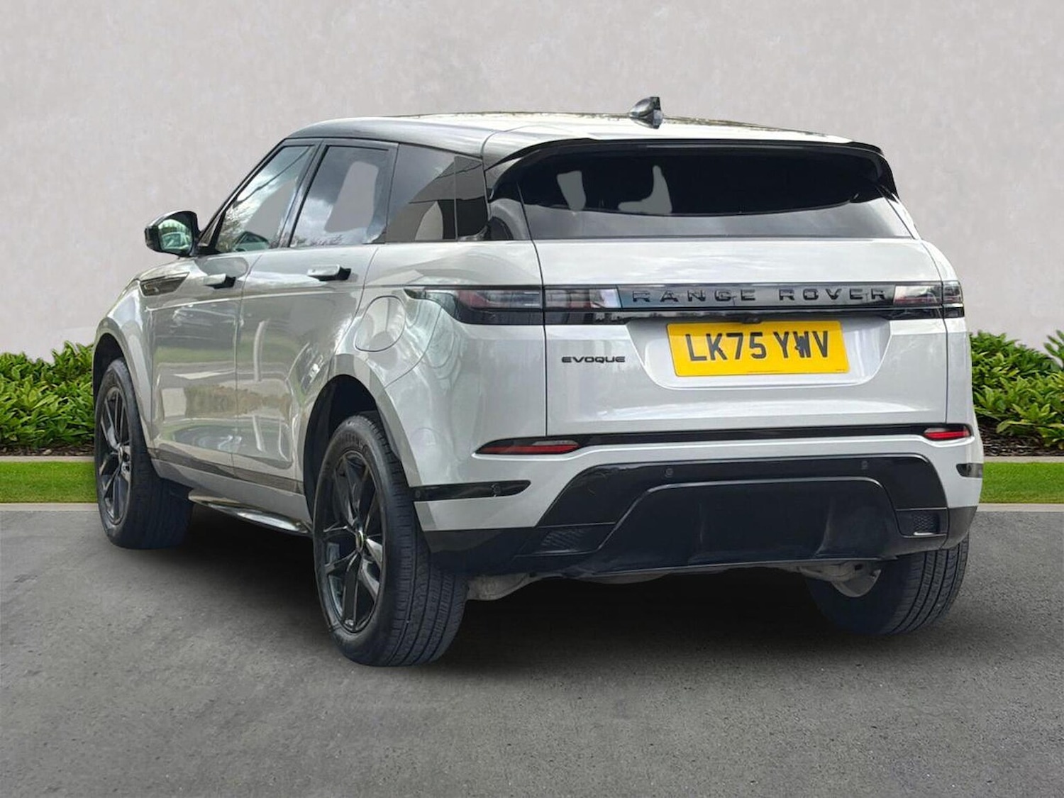 Used Land Rover Range Rover Evoque 2025 for sale - 78191762: Photo 2