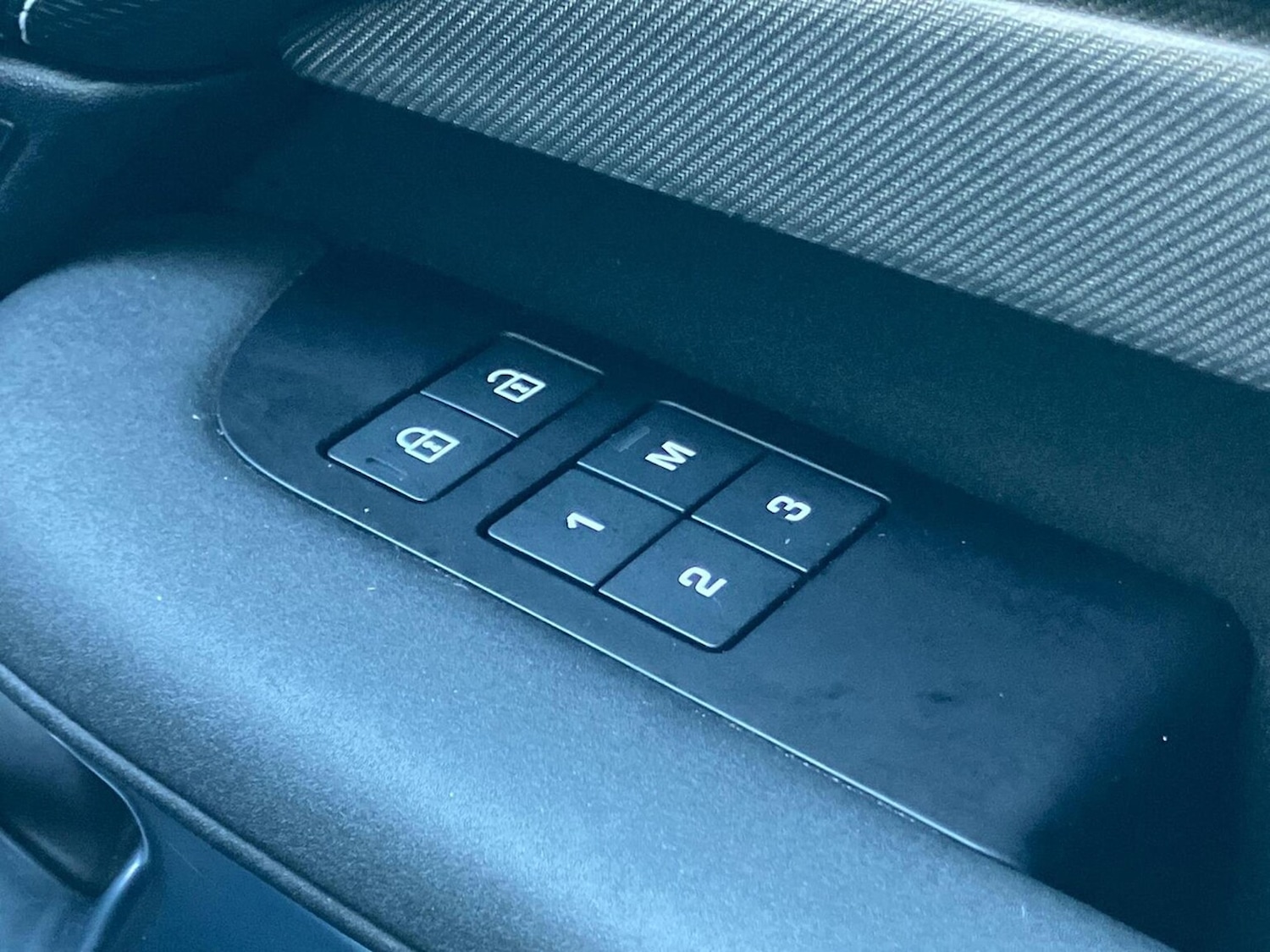 Used Land Rover Discovery 2022 for sale - 76430814: Photo 32