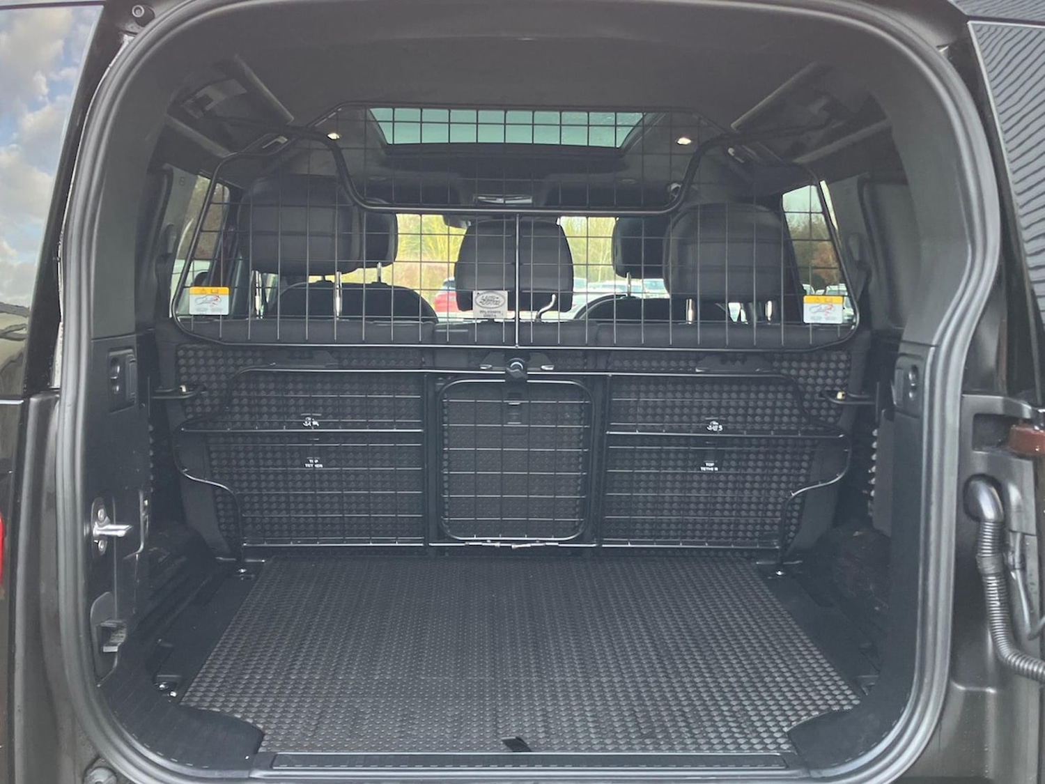 Used Land Rover Defender 2025 for sale - 76963571: Photo 10