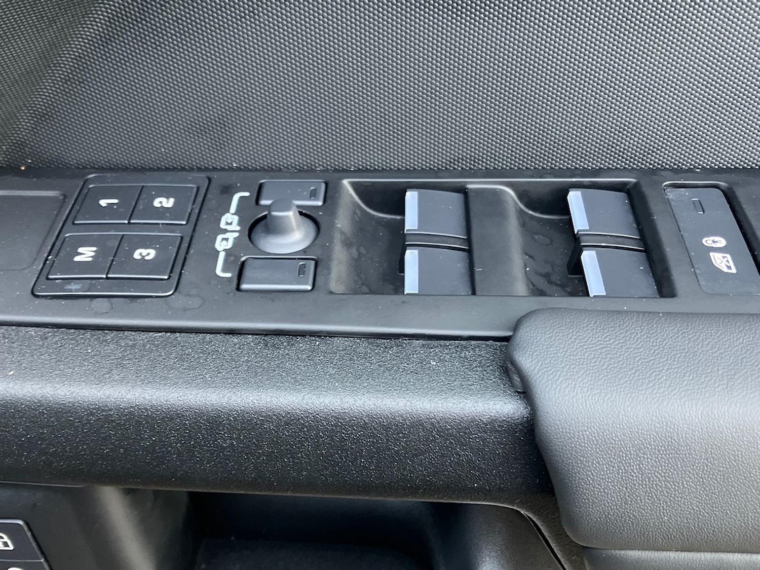 Used Land Rover Defender 2025 for sale - 76963571: Photo 25