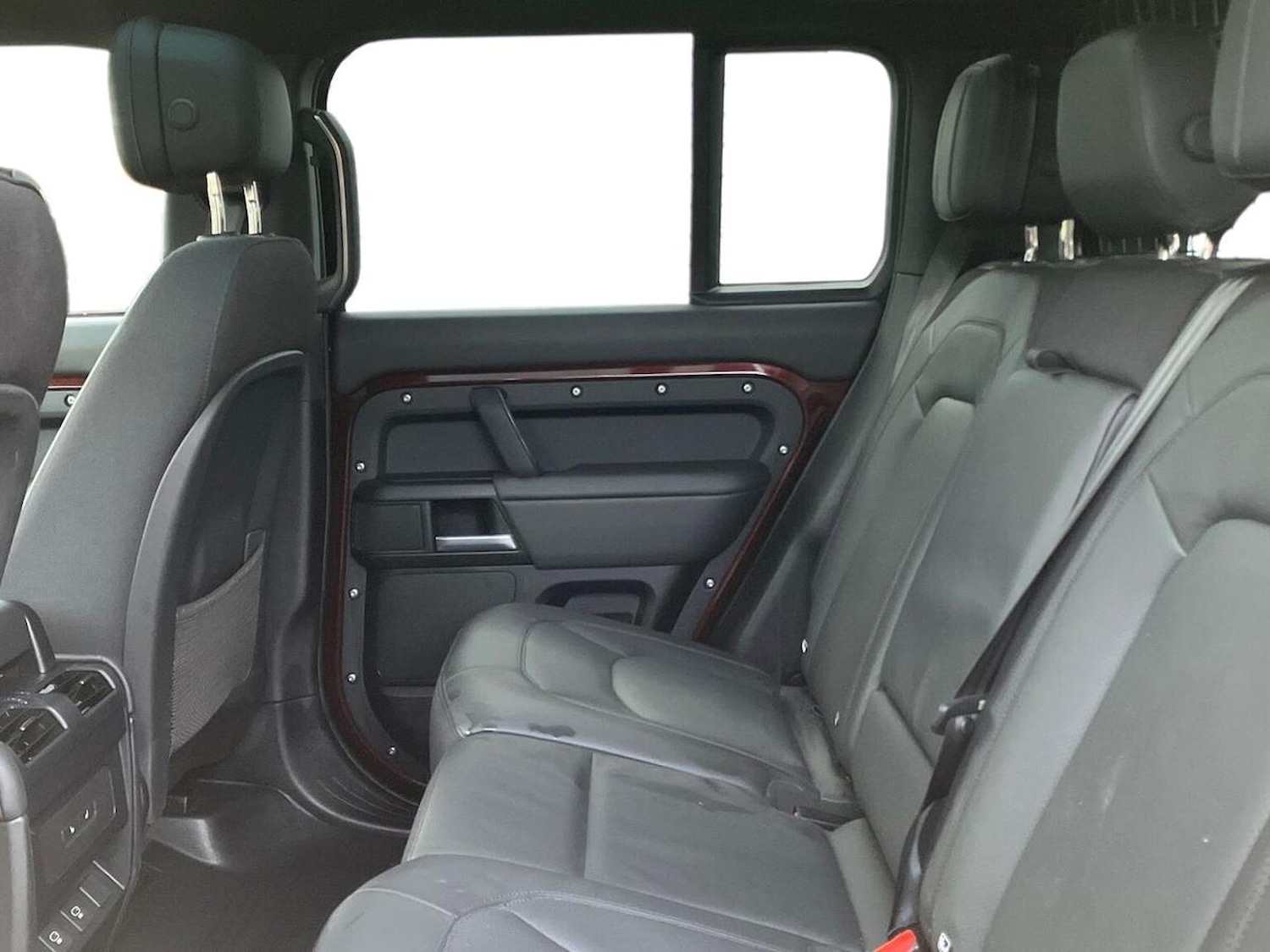 Used Land Rover Defender 2025 for sale - 76963571: Photo 4