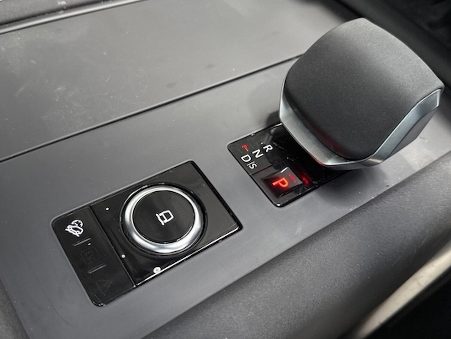 Used Land Rover Discovery 2024 for sale - 78144515: Photo 15