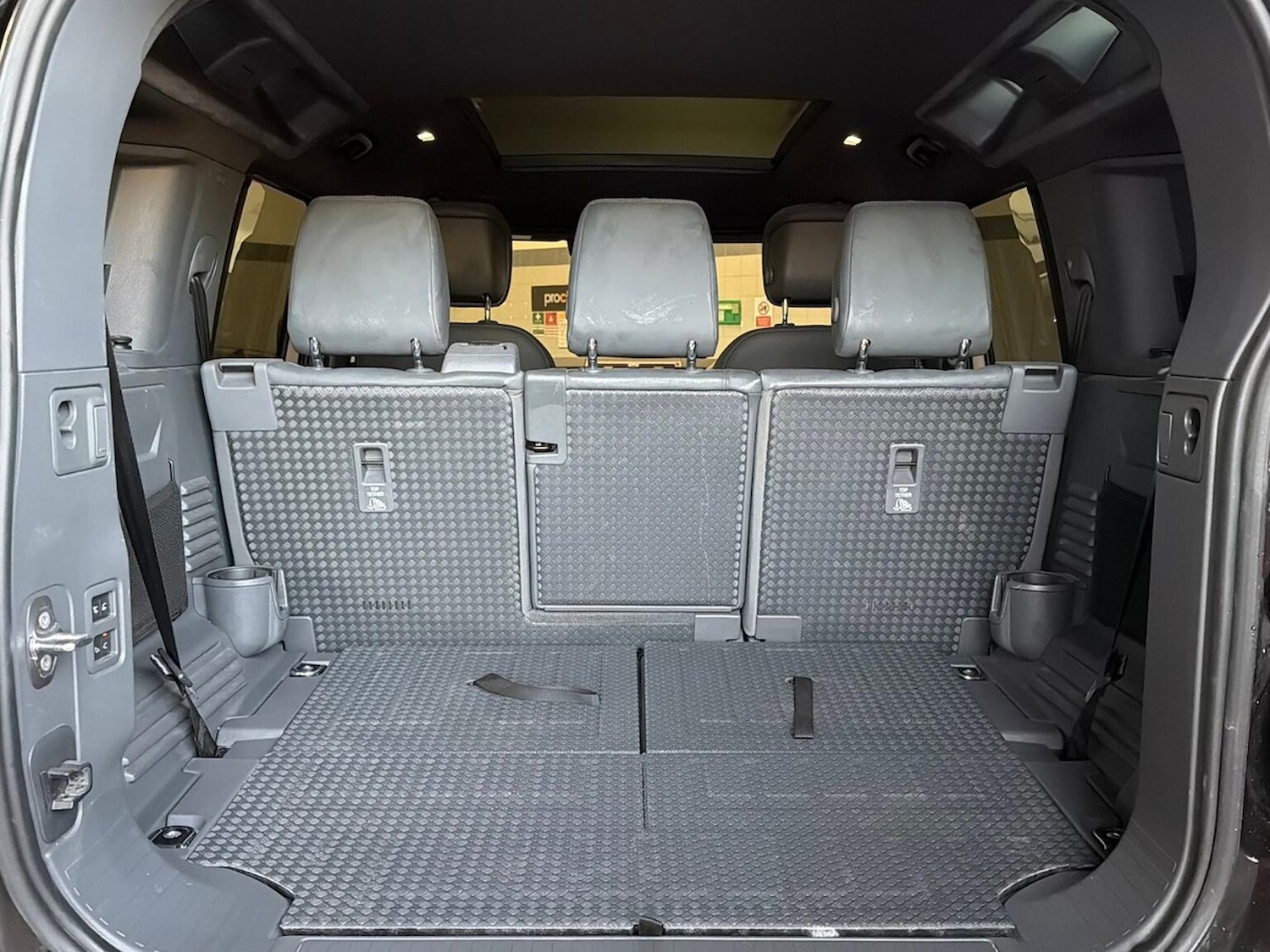 Used Land Rover Defender 2023 for sale - 76935404: Photo 10