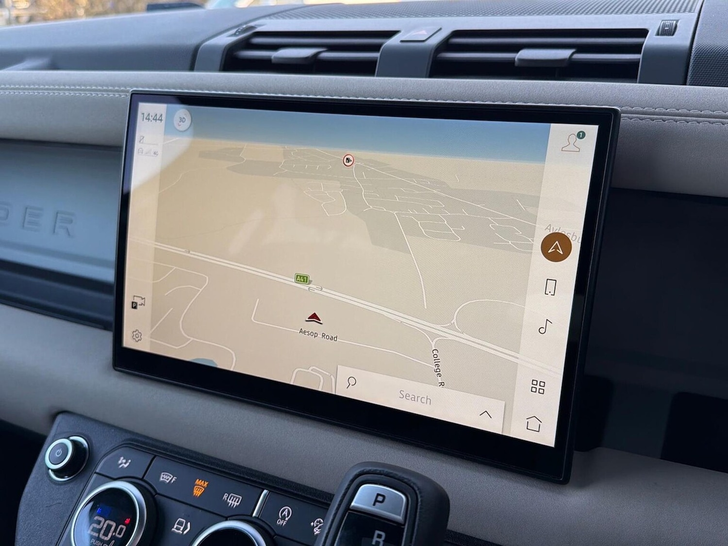 Used Land Rover Defender 2023 for sale - 76935404: Photo 11