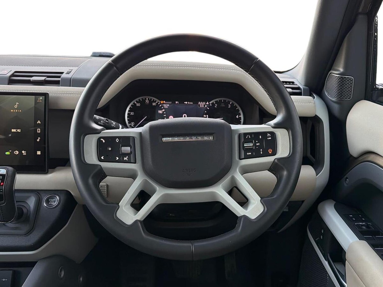 Used Land Rover Defender 2023 for sale - 76935404: Photo 15