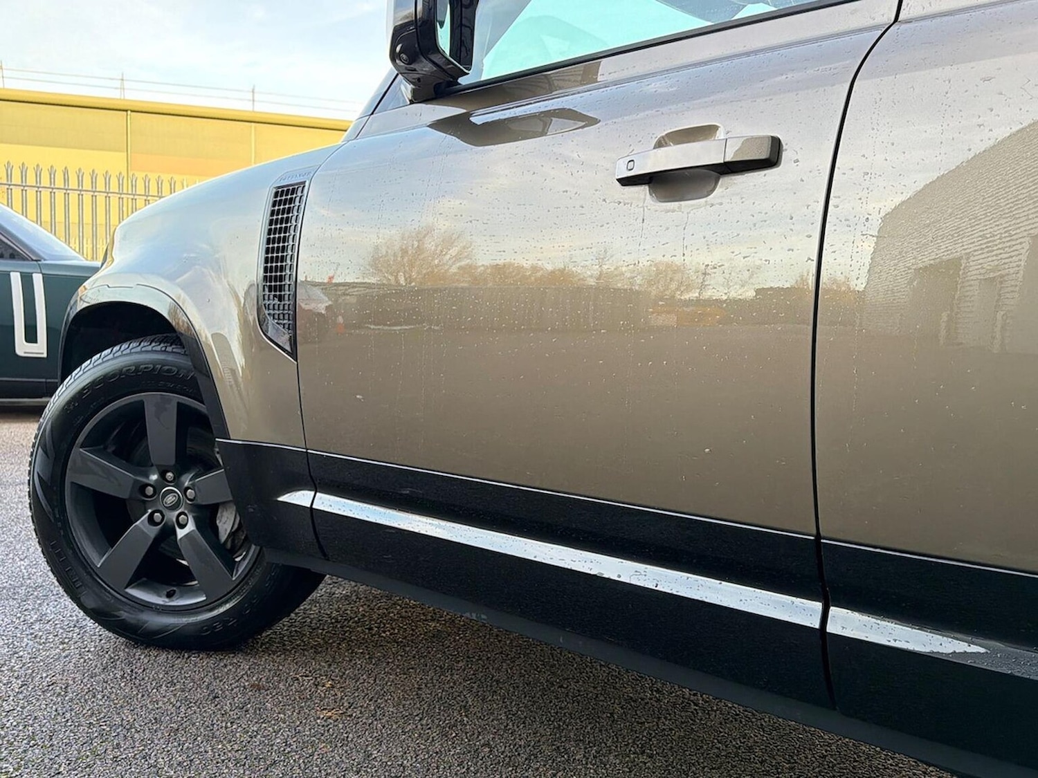 Used Land Rover Defender 2023 for sale - 76935404: Photo 28