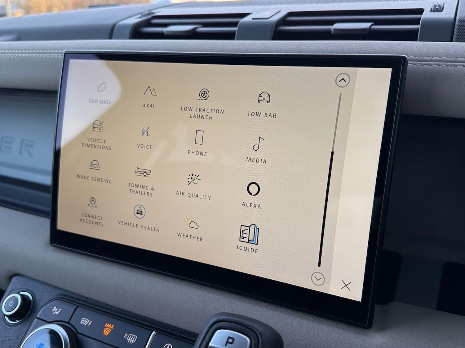 Used Land Rover Defender 2023 for sale - 76935404: Photo 32