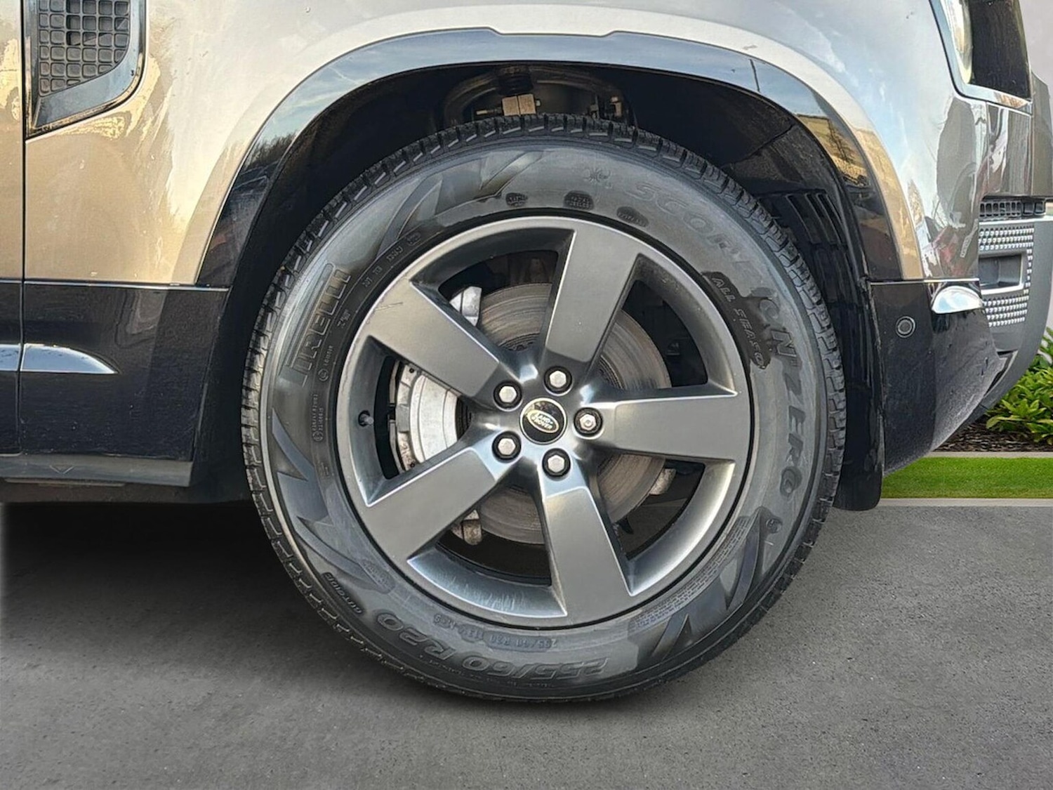 Used Land Rover Defender 2023 for sale - 76935404: Photo 8