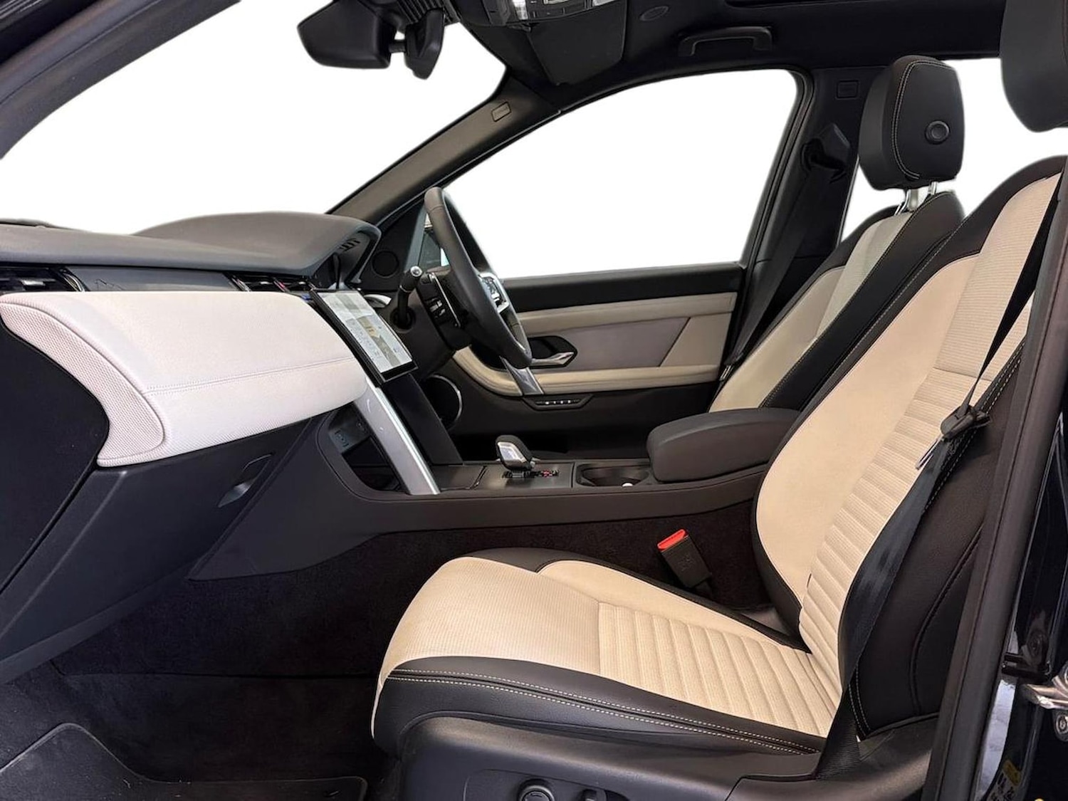 Used Land Rover Discovery Sport 2025 for sale - 78191767: Photo 5