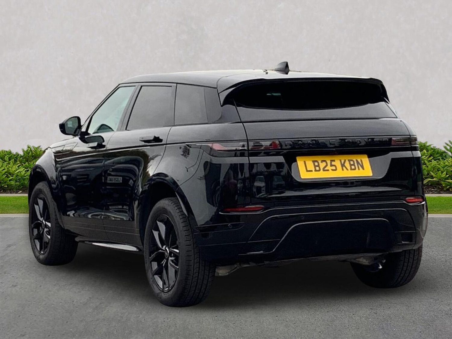 Used Land Rover Range Rover Evoque 2025 for sale - 76300796: Photo 2