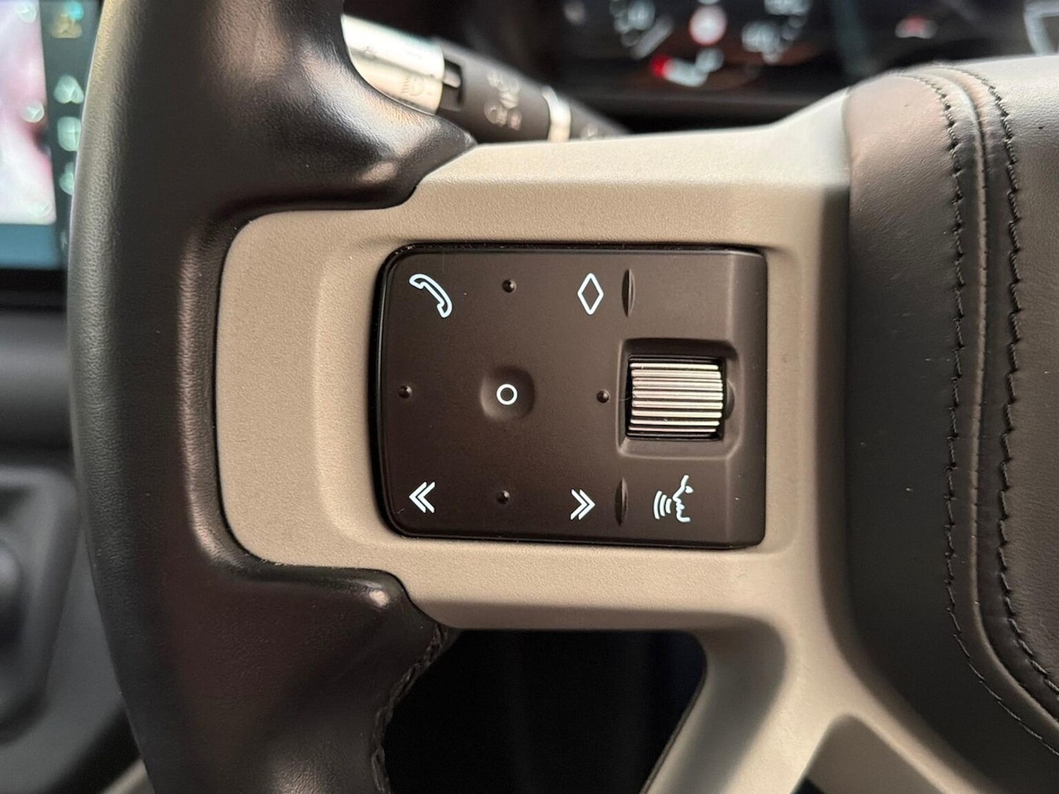 Used Land Rover Defender 2021 for sale - 76821749: Photo 26