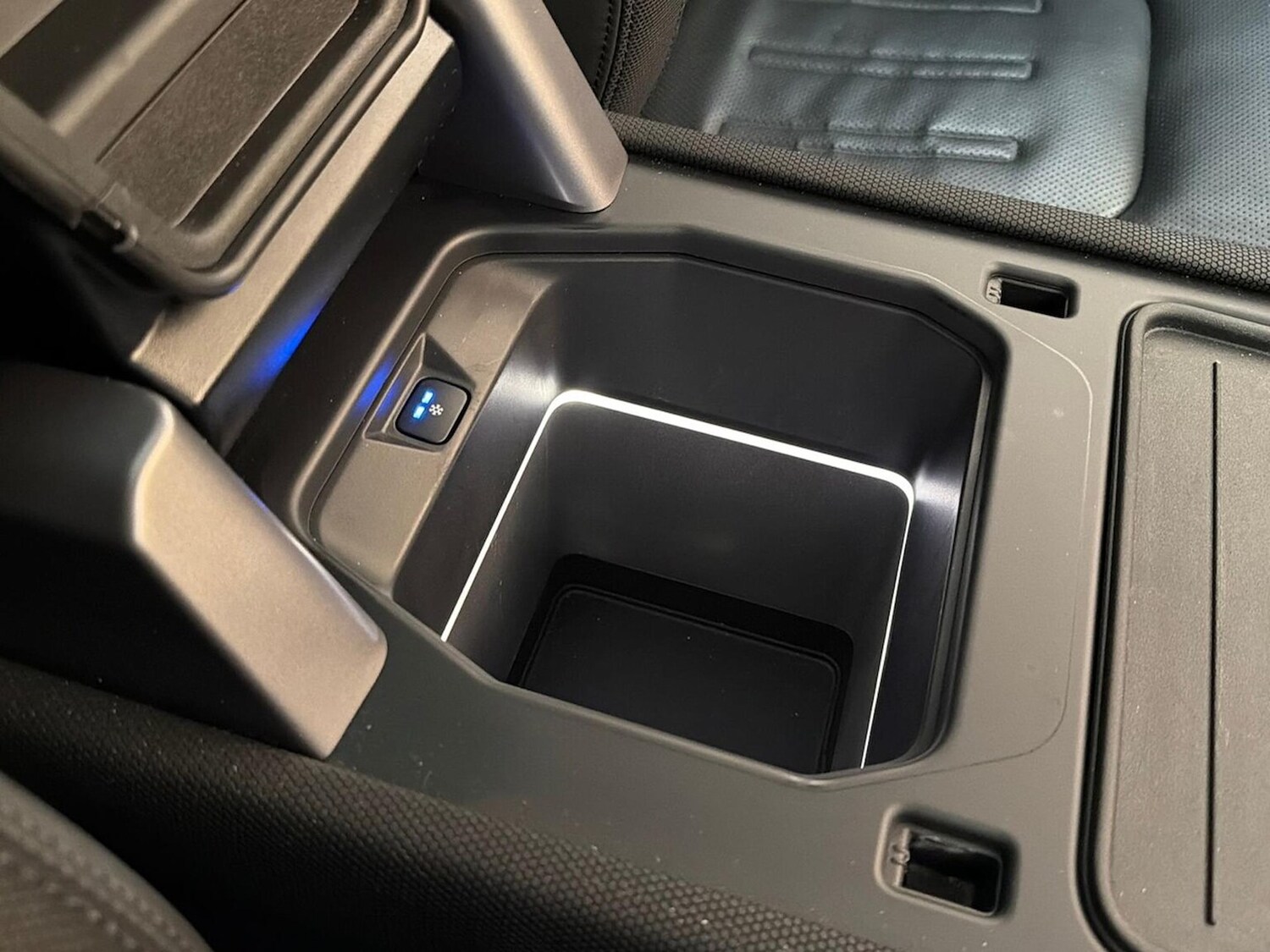 Used Land Rover Defender 2021 for sale - 76821749: Photo 30