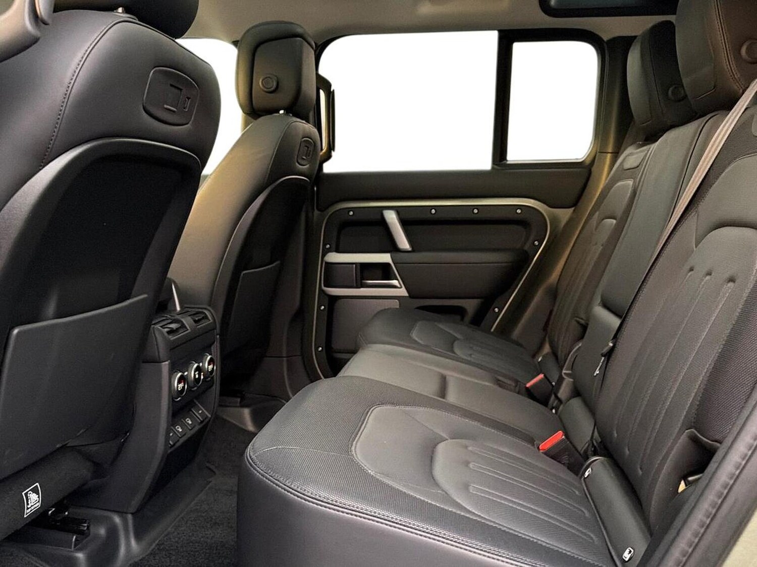 Used Land Rover Defender 2021 for sale - 76821749: Photo 4