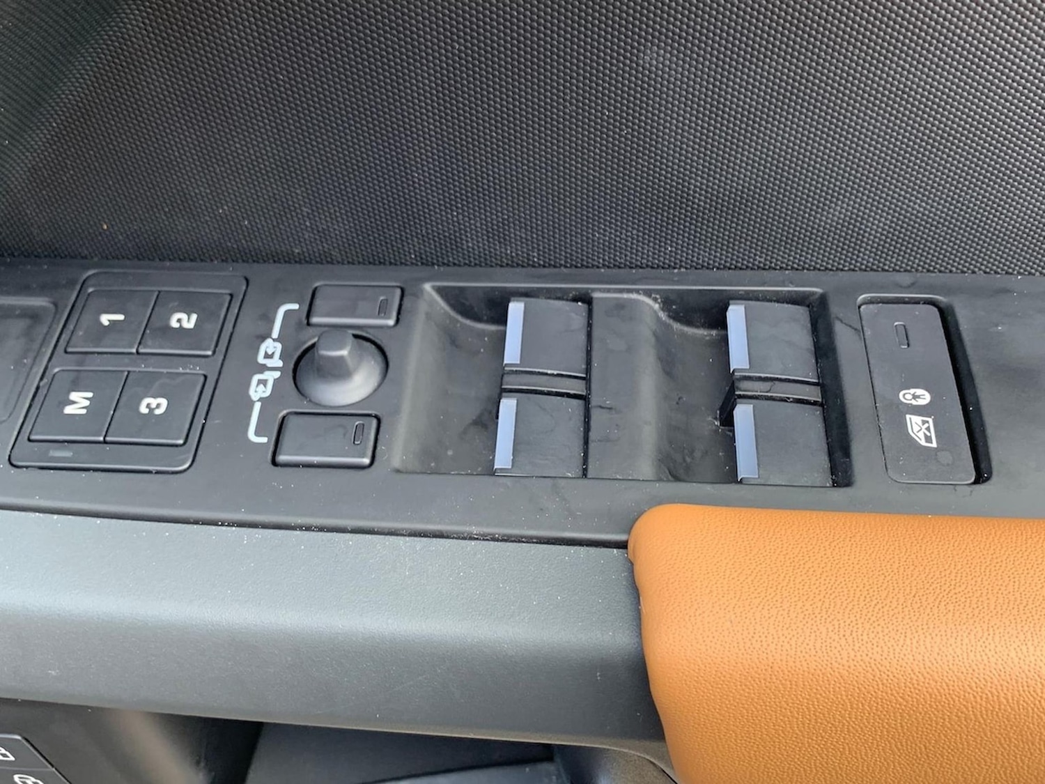 Used Land Rover Defender 2024 for sale - 76518607: Photo 25