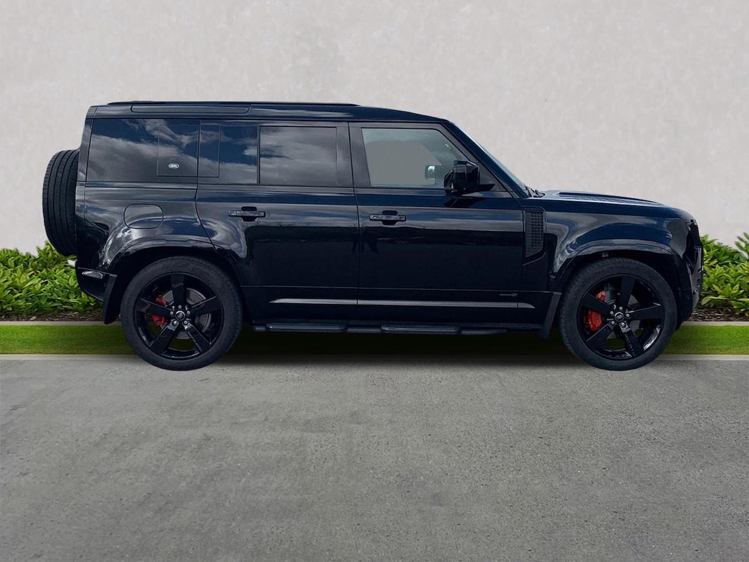 Used Land Rover Defender 2024 for sale - 76518607: Photo 5