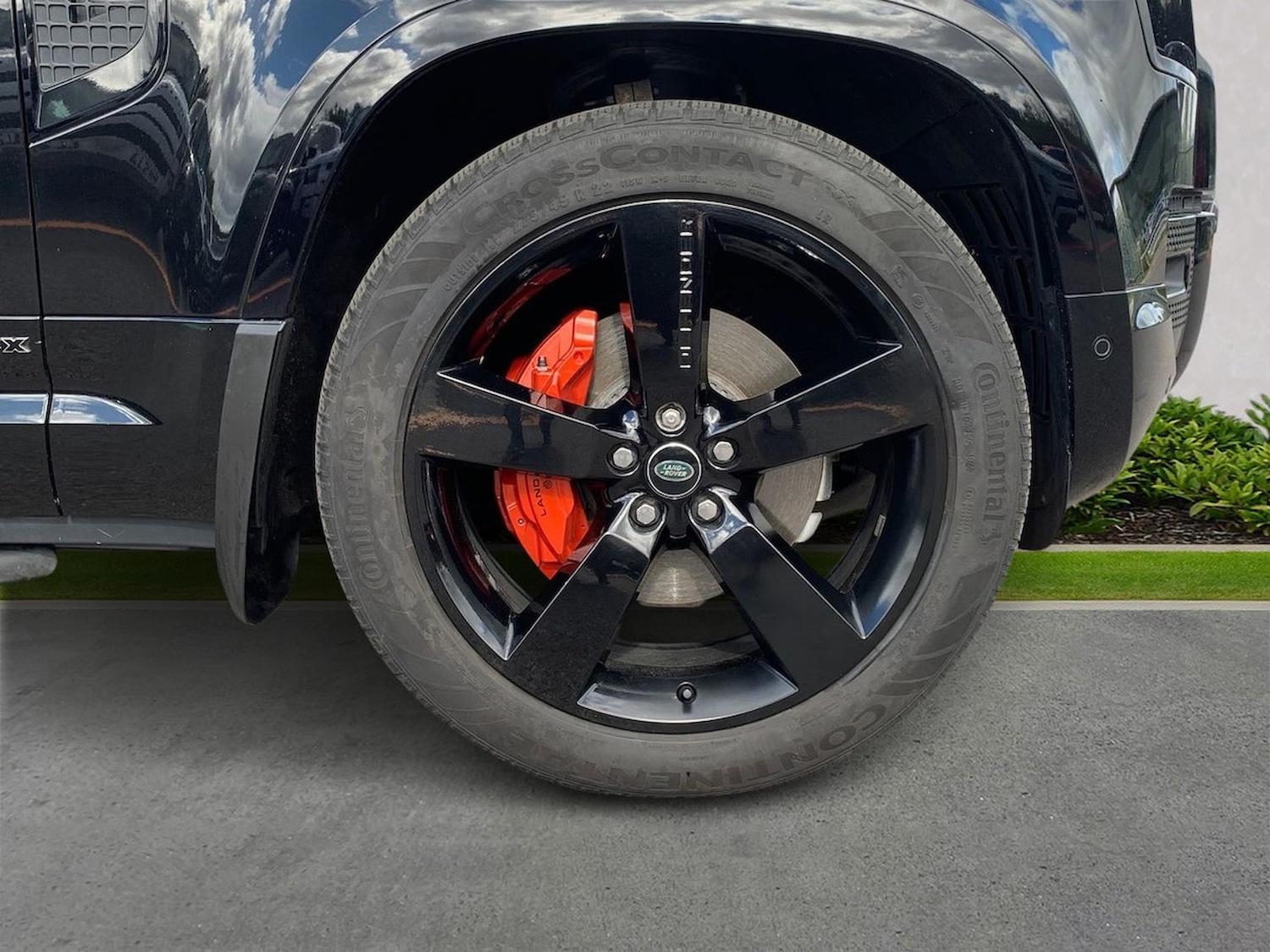 Used Land Rover Defender 2024 for sale - 76518607: Photo 8