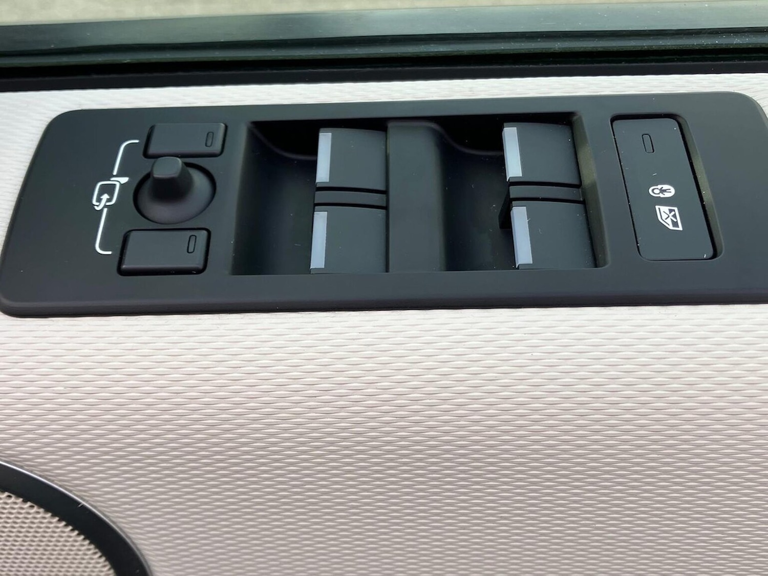 Used Land Rover Discovery 2024 for sale - 76951190: Photo 33