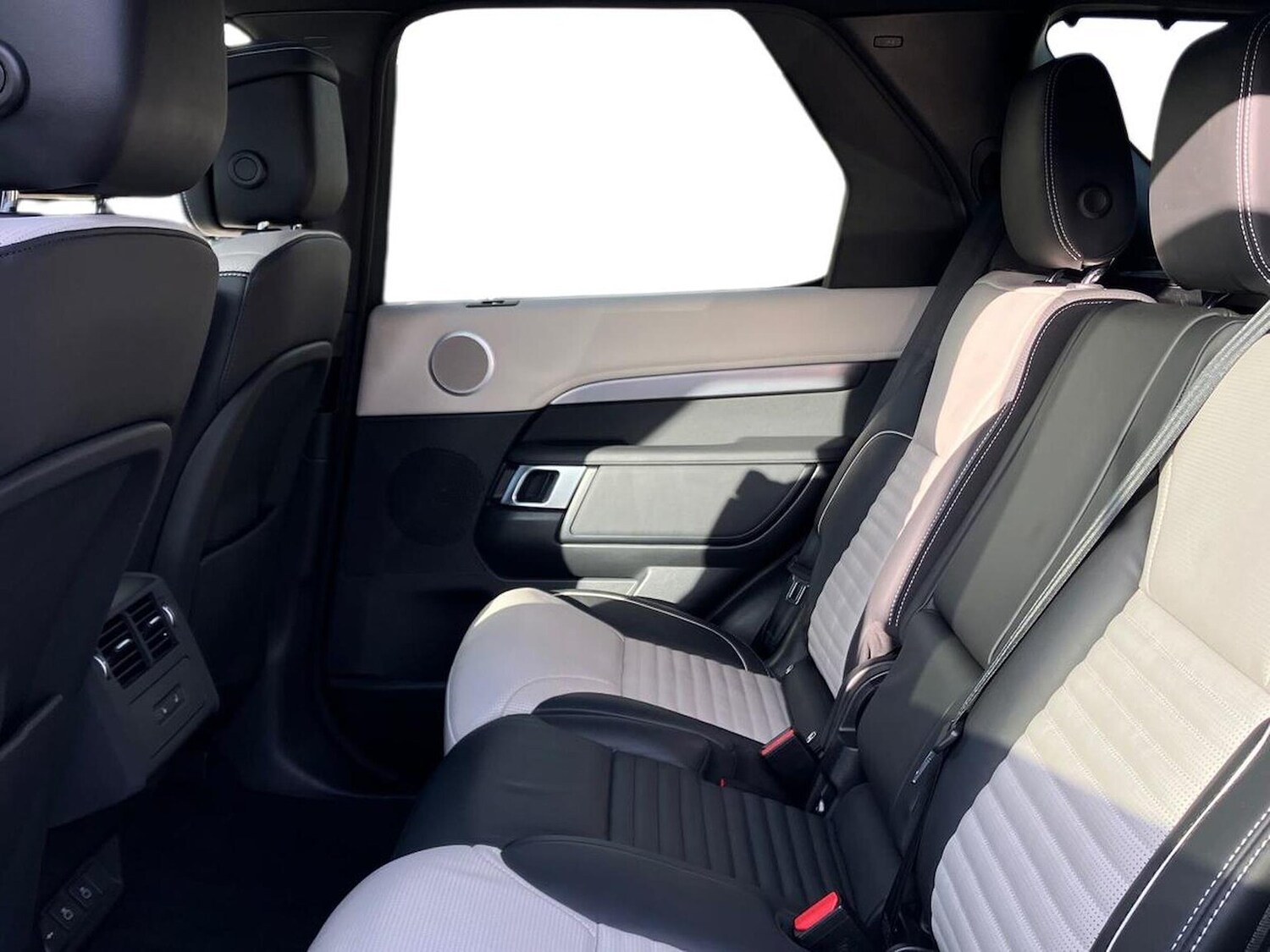 Used Land Rover Discovery 2024 for sale - 76951190: Photo 4