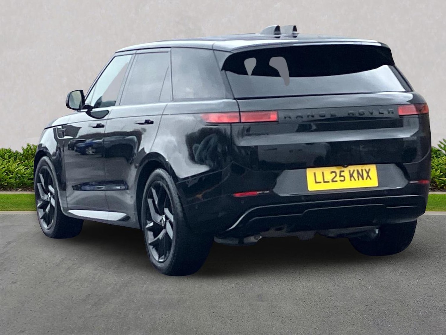 Used Land Rover Range Rover Sport 2025 for sale - 77687972: Photo 2