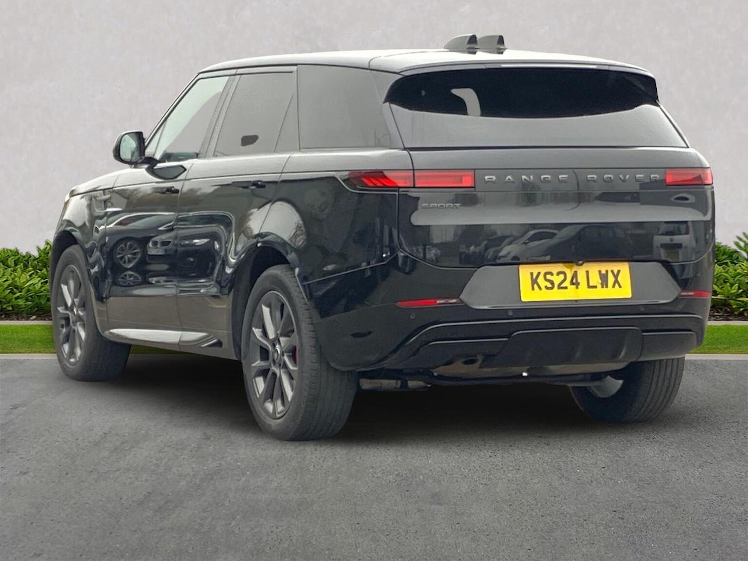 Used Land Rover Range Rover Sport 2024 for sale - 78106300: Photo 2