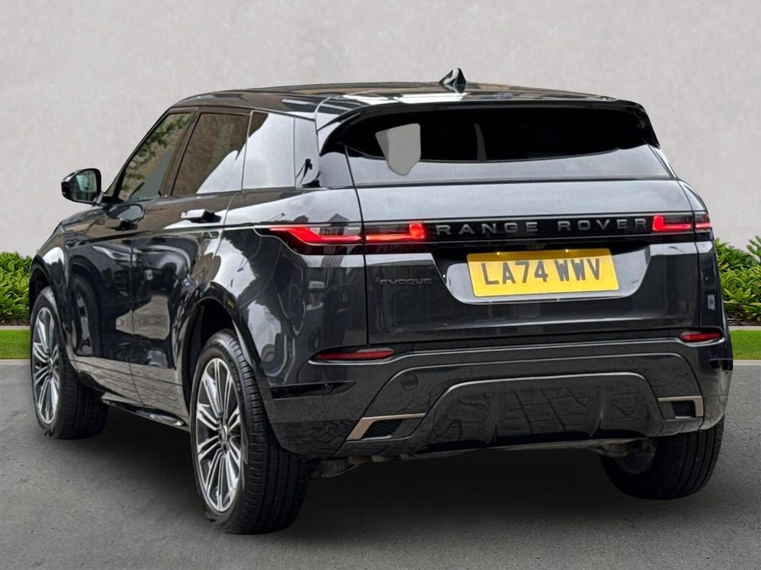 Used Land Rover Range Rover Evoque 2024 for sale - 76682563: Photo 2
