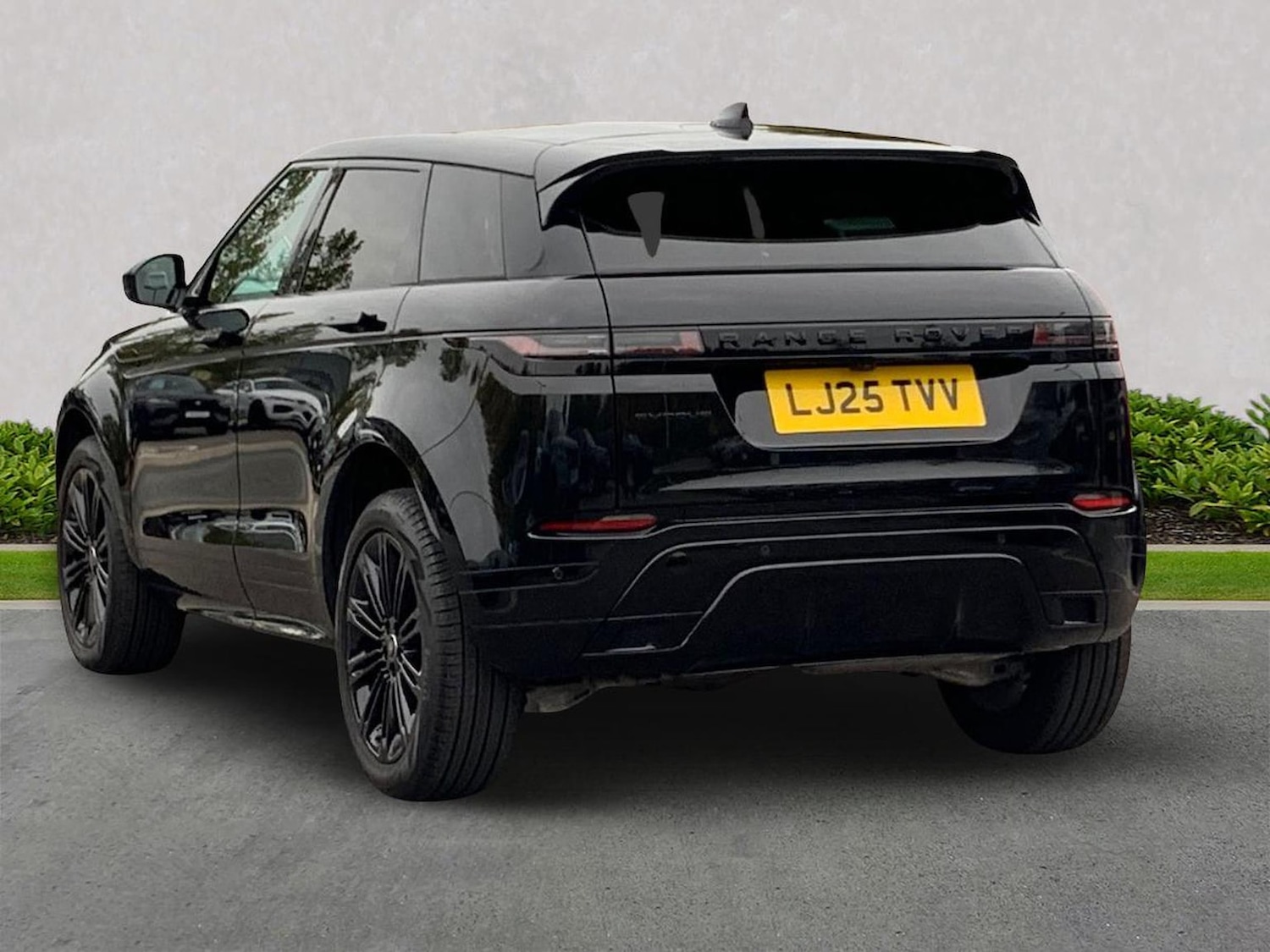 Used Land Rover Range Rover Evoque 2025 for sale - 76299417: Photo 2