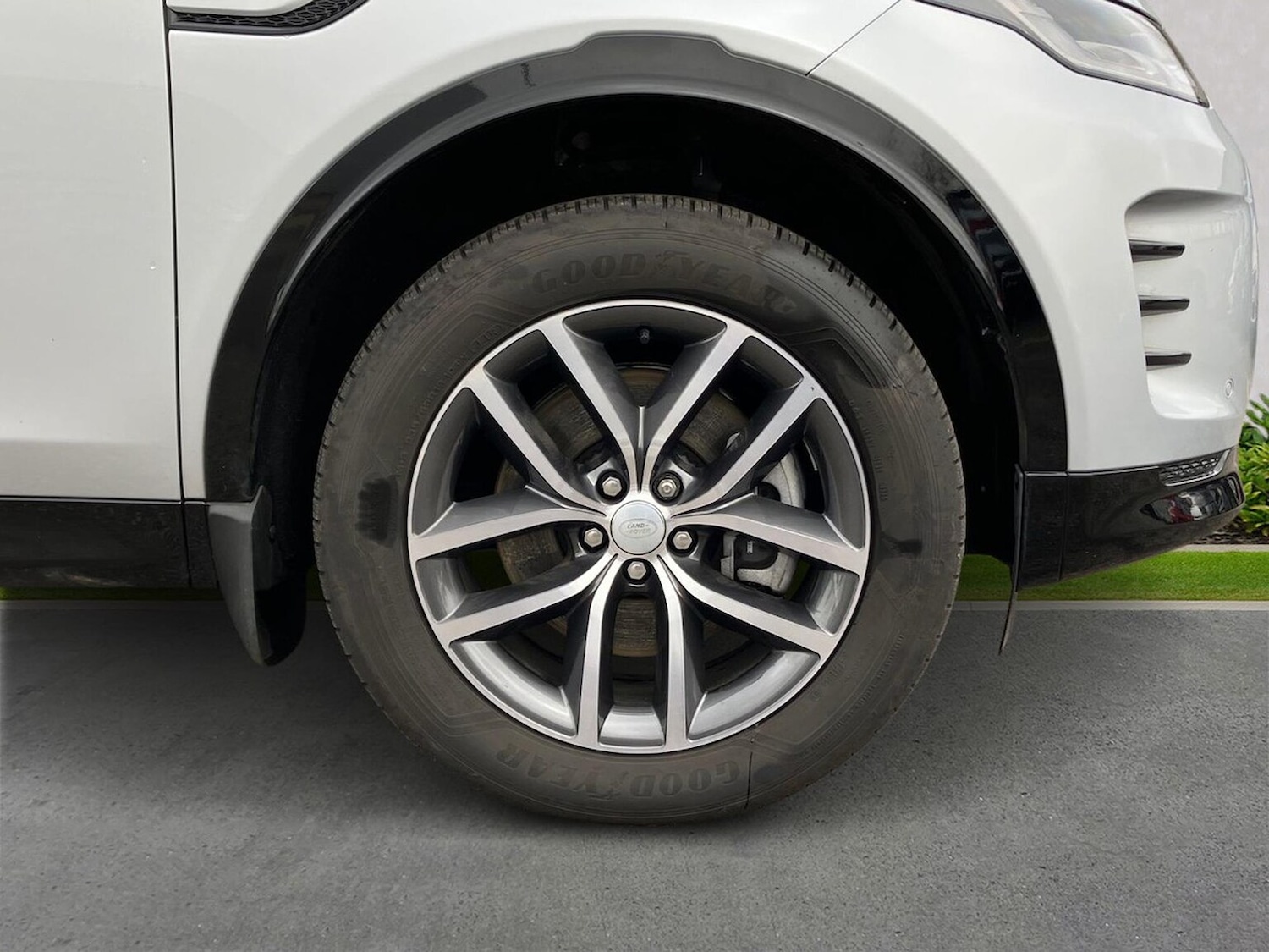 Used Land Rover Discovery Sport 2025 for sale - 77872132: Photo 8