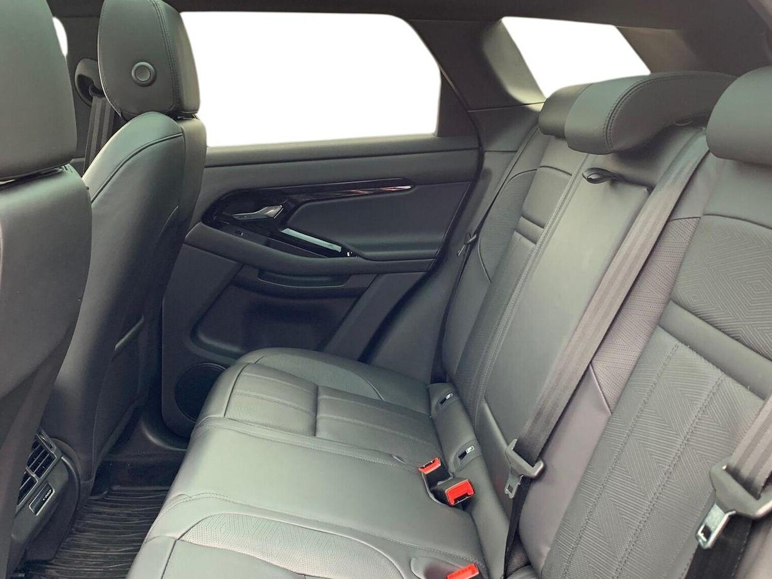 Used Land Rover Range Rover Evoque 2025 for sale - 77984000: Photo 4