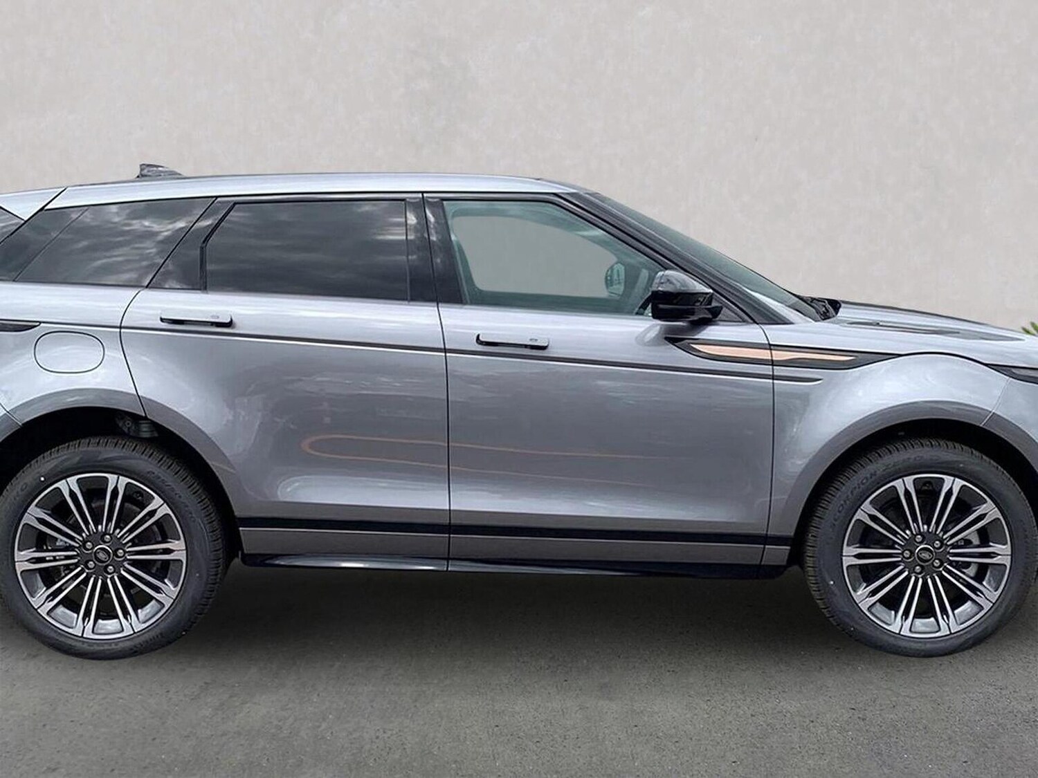 Used Land Rover Range Rover Evoque 2025 for sale - 77984000: Photo 5