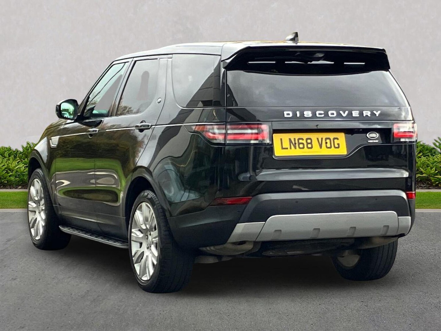 Used Land Rover Discovery 2018 for sale - 76450592: Photo 2