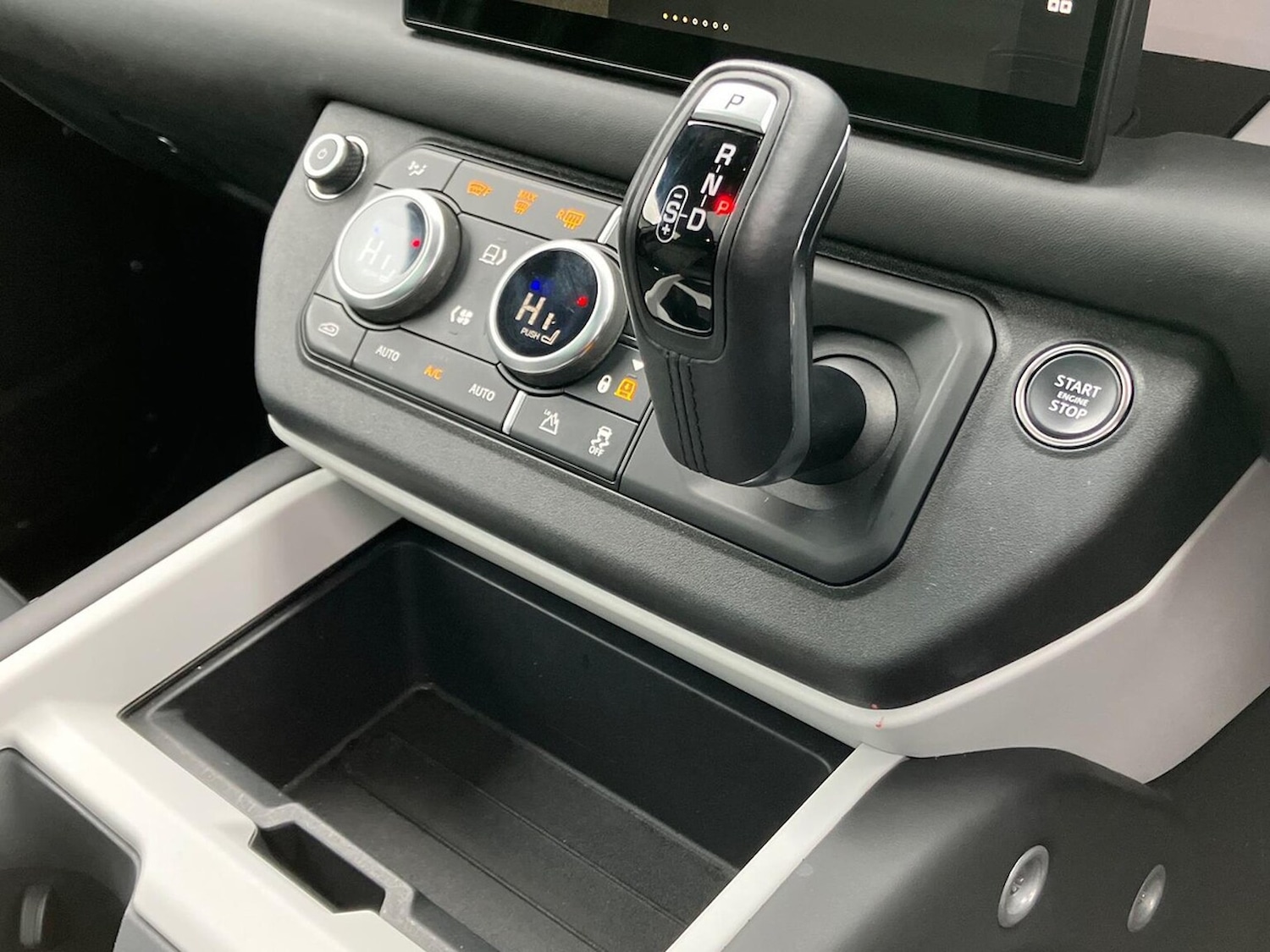 Used Land Rover Defender 2024 for sale - 76885044: Photo 13