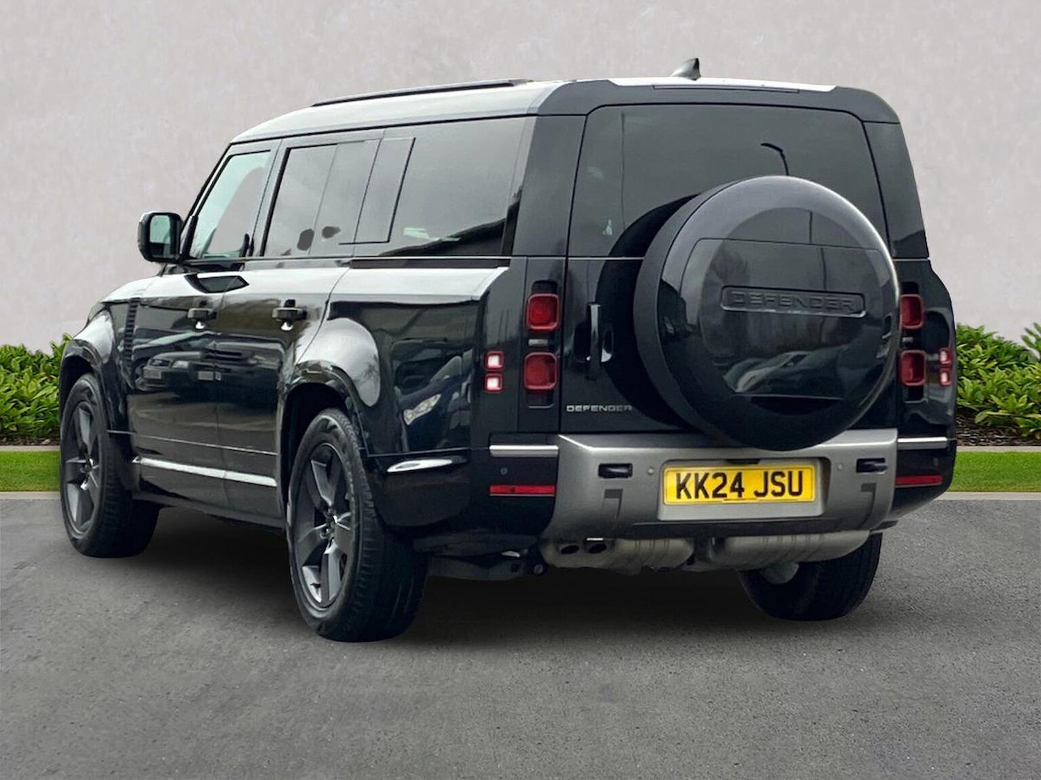 Used Land Rover Defender 2024 for sale - 76885044: Photo 2