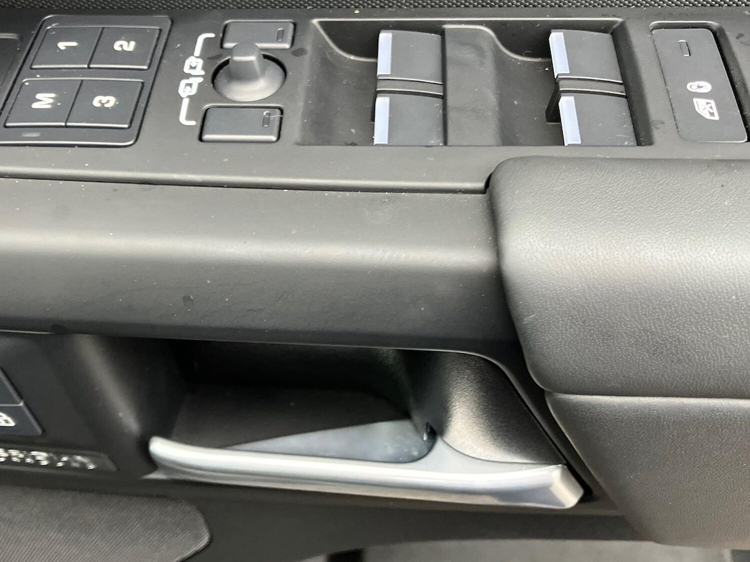 Used Land Rover Defender 2024 for sale - 76885044: Photo 25