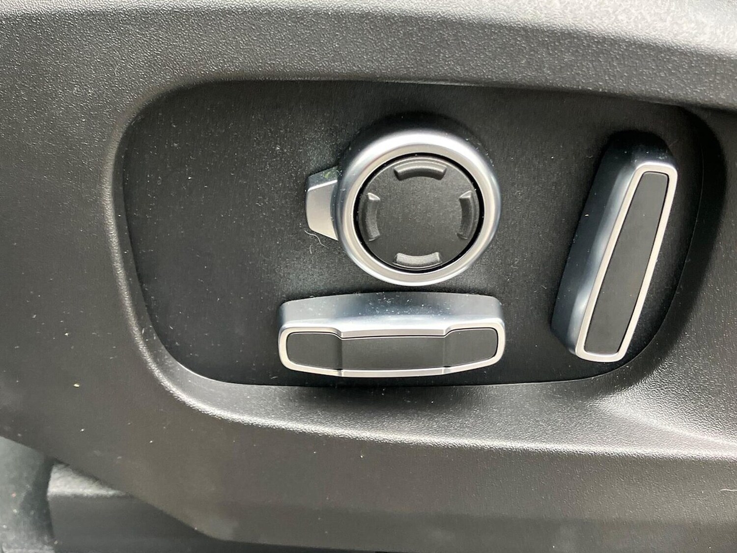 Used Land Rover Defender 2024 for sale - 76885044: Photo 33