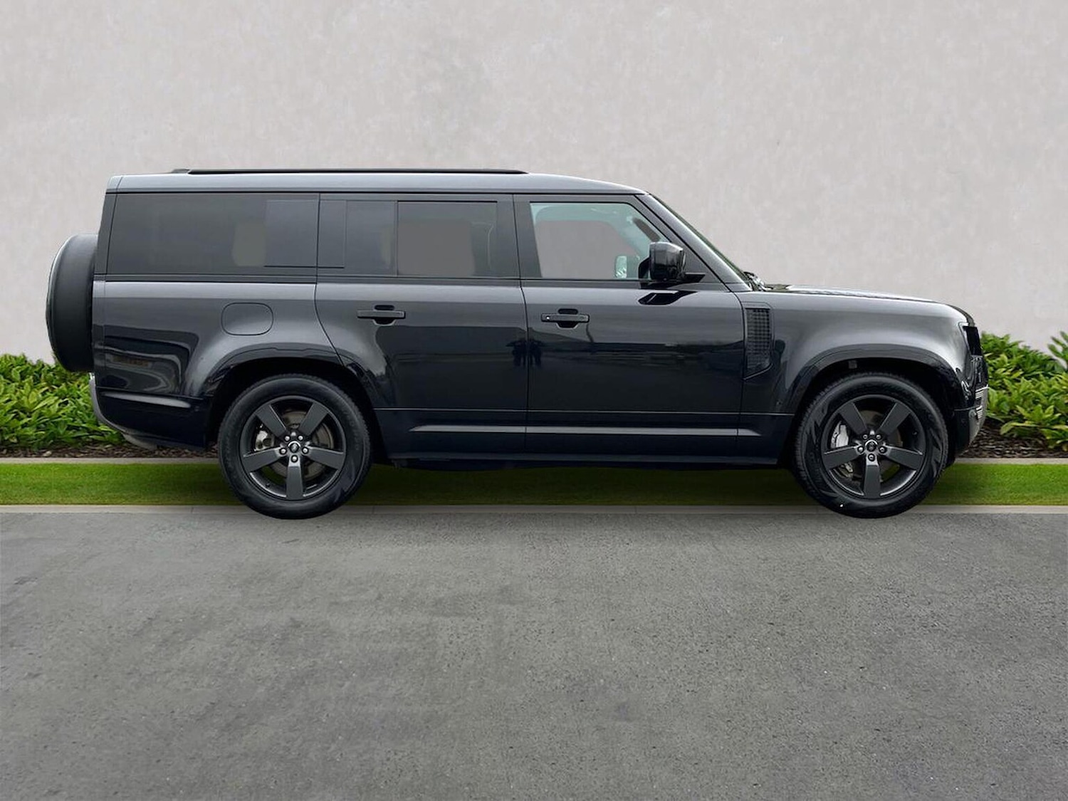 Used Land Rover Defender 2024 for sale - 76885044: Photo 5